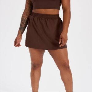 GIRLFRIEND COLLECTIVE Birdie Woven Skort in Earth Brown L
